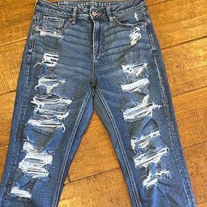 American egale strech ripped mom jeans